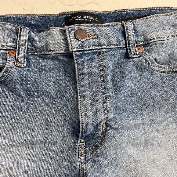 Banana Republic light blue premium denim mid-rise jean shorts - Picture 6 of 9